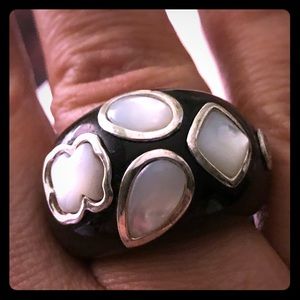 Black ring with mother of pearl size7